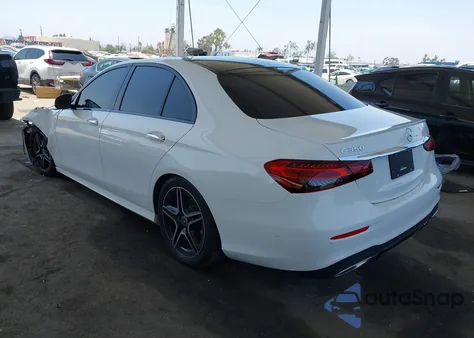 2021 Mercedes-Benz E 350 z USA, uszkodzony, nr VIN W1KZF8DBXMA973442